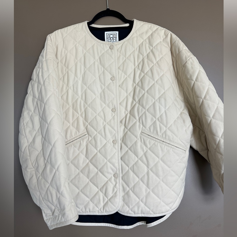 Toteme Quilted crewneck jacket in Sand Beige